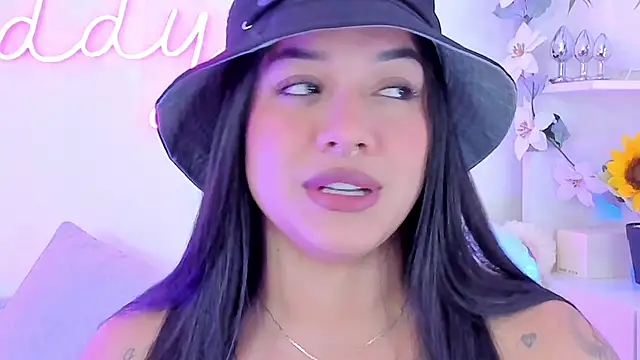 Snapshot of MaddyParisi chatting on 01-19-25, 05:48 MaddyParisi online show from 01-19-25, 05:48