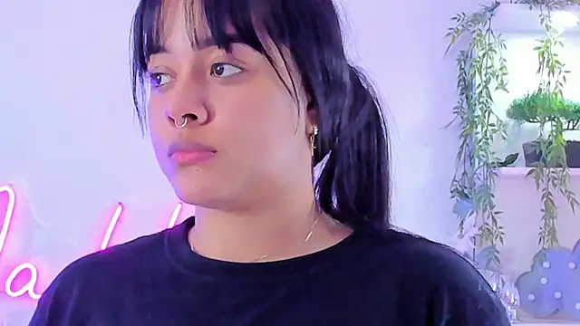 Snapshot of MaddyParisi chatting on 03-04-25, 12:07 MaddyParisi online show from 03-04-25, 12:07