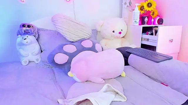 Snapshot of MaddyParisi chatting on 03-23-25, 07:42 MaddyParisi online show from 03-23-25, 07:42