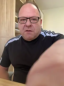 coupleLatinaLovers online show from 02-13-26, 09:38