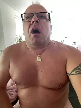 coupleLatinaLovers online show from 06-30-26, 11:00