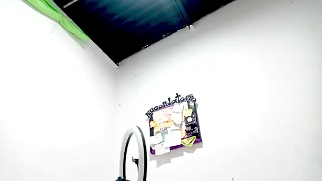 PetiteIvoryQueen19 online show from 10-21-25, 05:30