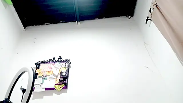 PetiteIvoryQueen19 online show from 10-22-25, 04:13