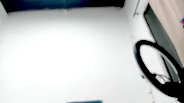 PetiteIvoryQueen19 online show from 11-26-25, 04:13