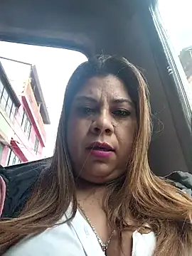 Laura-Hernandez online show from 10-29-25, 02:19