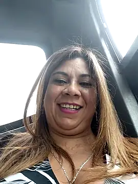 Laura-Hernandez online show from 10-30-25, 03:46