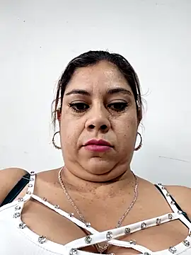 Laura-Hernandez online show from 02-10-26, 02:21