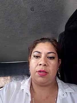Laura-Hernandez online show from 05-11-26, 04:04
