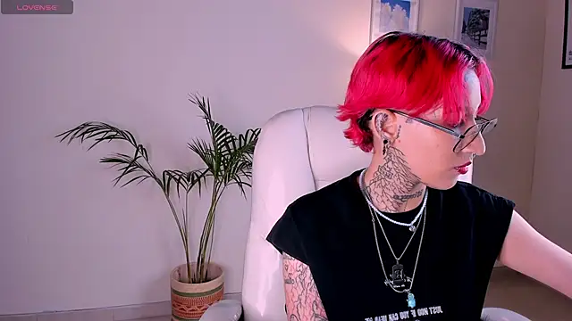 ravengreen  online show from 02-06-25, 05:25