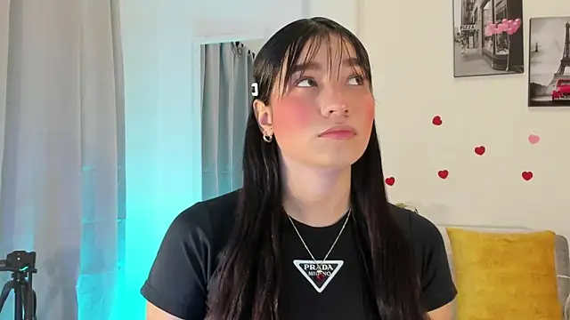 Snapshot of Maia_W10 chatting on 01-27-25, 12:37 Maia W10 online show from 01-27-25, 12:37