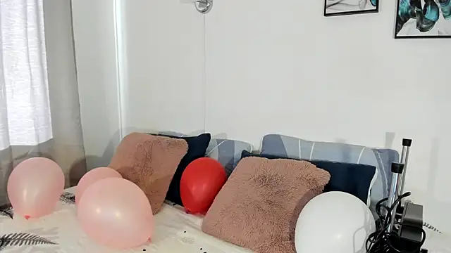 Snapshot of Maia_W10 chatting on 03-19-25, 12:34 Maia W10 online show from 03-19-25, 12:34