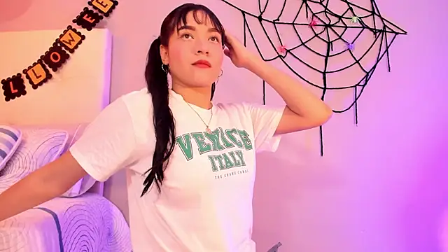 Maia W10 online show from 10-30-25, 12:39