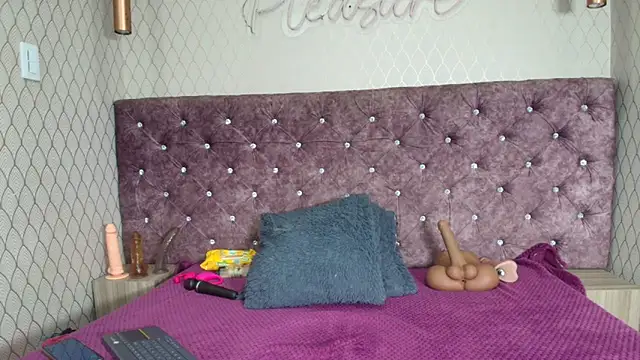 Snapshot of VALENTINA3x chatting on 04-30-26, 02:29 VALENTINA3x online show from 04-30-26, 02:29