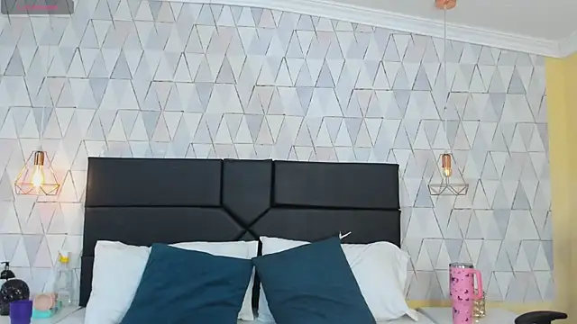 JustinePerry online show from 12-20-25, 03:46