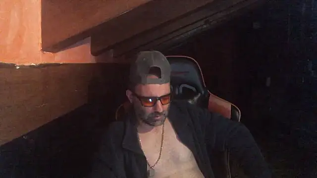 Snapshot of 6996horus chatting on 01-12-26, 06:18 6996horus online show from 01-12-26, 06:18