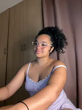 Snapshot of Lucy_wilson5 chatting on 02-05-25, 09:46 Lucy wilson5 online show from 02-05-25, 09:46