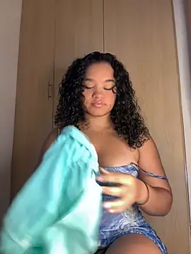Snapshot of Lucy_wilson5 chatting on 02-06-25, 04:21 Lucy wilson5 online show from 02-06-25, 04:21
