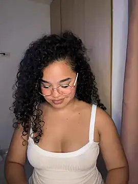 Snapshot of Lucy_wilson5 chatting on 02-17-25, 07:15 Lucy wilson5 online show from 02-17-25, 07:15