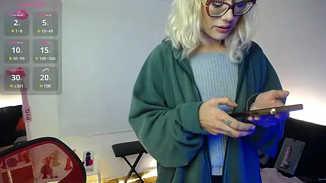 Snapshot of 911Calling chatting on 12-15-24, 01:46 911Calling online show from 12-15-24, 01:46