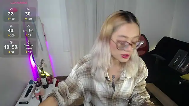 Snapshot of 911Calling chatting on 01-12-25, 08:03 911Calling online show from 01-12-25, 08:03