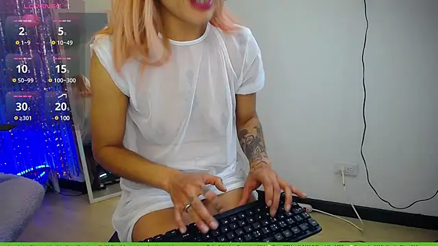 Snapshot of 911Calling chatting on 02-16-25, 06:54 911Calling online show from 02-16-25, 06:54