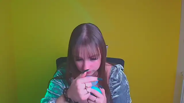 Snapshot of Evelina_GG chatting on 12-14-24, 01:50 Evelina GG online show from 12-14-24, 01:50