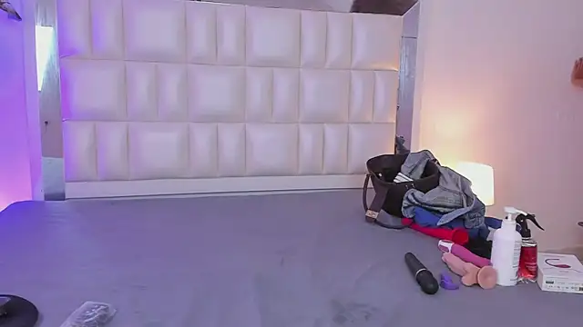 Alhana pulido online show from 12-18-24, 08:25