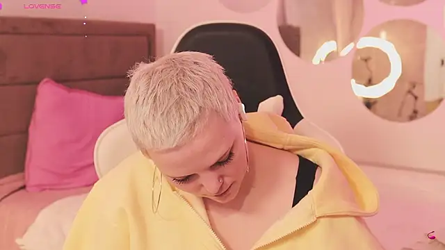 LikaBerry1 online show from 02-12-26, 03:29