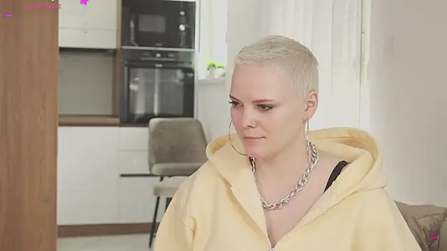 LikaBerry1 online show from 04-12-26, 10:09