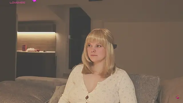 LikaBerry1 online show from 05-20-26, 02:07