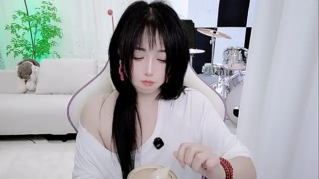 Vaness-a online show from 11-18-25, 03:49