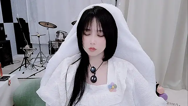Snapshot of Vaness-a chatting on 05-16-26, 12:15 Vaness-a online show from 05-16-26, 12:15