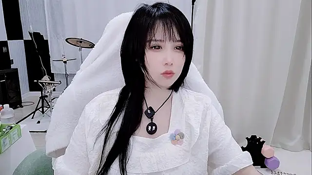 Snapshot of Vaness-a chatting on 05-18-26, 01:13 Vaness-a online show from 05-18-26, 01:13