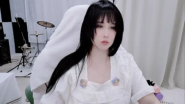 Snapshot of Vaness-a chatting on 05-19-26, 02:51 Vaness-a online show from 05-19-26, 02:51