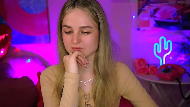 Snapshot of DeboraLarson chatting on 03-11-25, 10:18 DeboraLarson online show from 03-11-25, 10:18