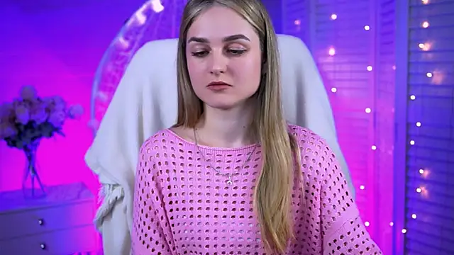 Snapshot of DeboraLarson chatting on 03-19-25, 10:22 DeboraLarson online show from 03-19-25, 10:22