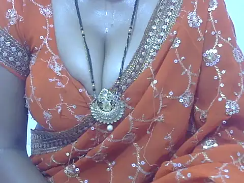 HOT-SEEMAA online show from 04-27-26, 07:34