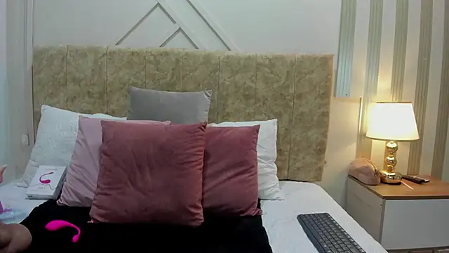 ashley  foxx  online show from 10-18-25, 02:18