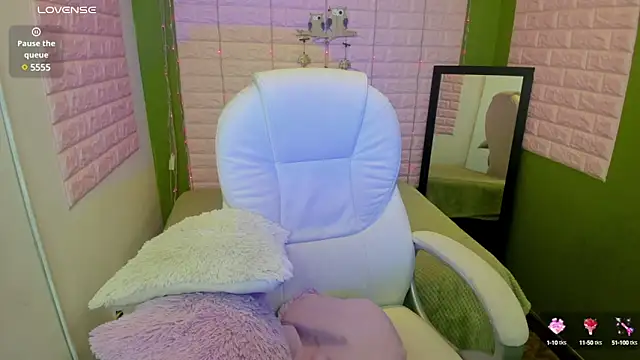 Bonnieshyy online show from 01-17-25, 01:56