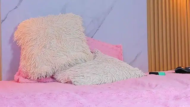 Snapshot of miss_Ari chatting on 12-24-24, 01:16 miss Ari online show from 12-24-24, 01:16