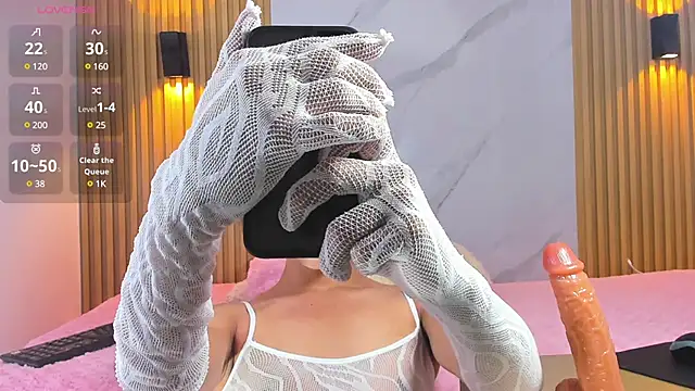 Snapshot of miss_Ari chatting on 12-24-24, 06:06 miss Ari online show from 12-24-24, 06:06