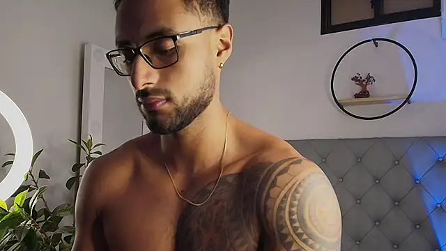 LiamGarcia1 online show from 01-16-25, 06:27