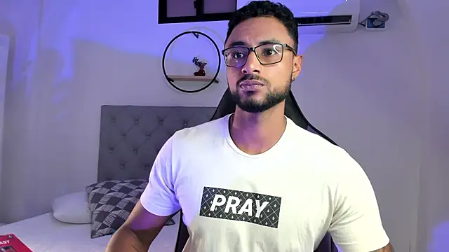 LiamGarcia1 online show from 02-01-25, 12:47