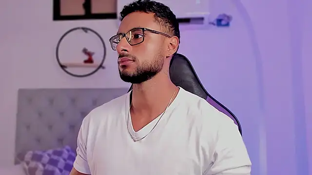 LiamGarcia1 online show from 02-04-25, 12:33