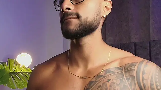 LiamGarcia1 online show from 02-09-25, 04:40