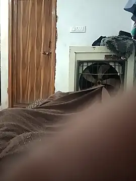 Snapshot of pintuS40 chatting on 10-19-25, 02:12 pintuS40 online show from 10-19-25, 02:12