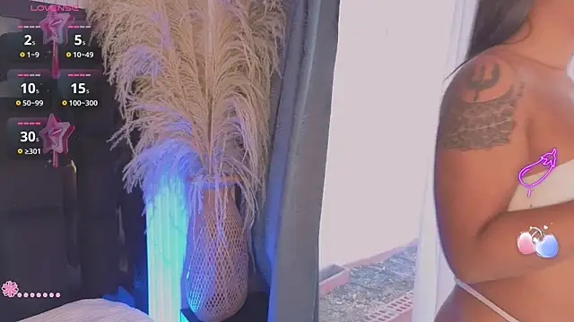 Snapshot of CoralRigan chatting on 06-04-26, 03:29 CoralRigan online show from 06-04-26, 03:29