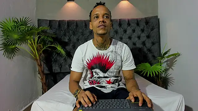 Snapshot of Salomon_koude chatting on 04-26-26, 02:31 Salomon koude online show from 04-26-26, 02:31