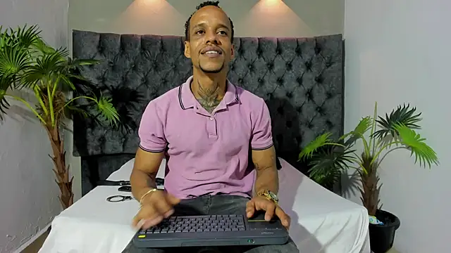 Snapshot of Salomon_koude chatting on 05-11-26, 02:45 Salomon koude online show from 05-11-26, 02:45