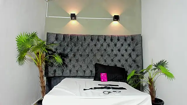 Snapshot of Salomon_koude chatting on 05-14-26, 01:45 Salomon koude online show from 05-14-26, 01:45